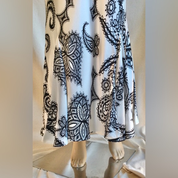 Sexy Y2K black/white, lace/silk slip dress. Trumpet skirt, EUC, size 6 - Picture 5 of 13